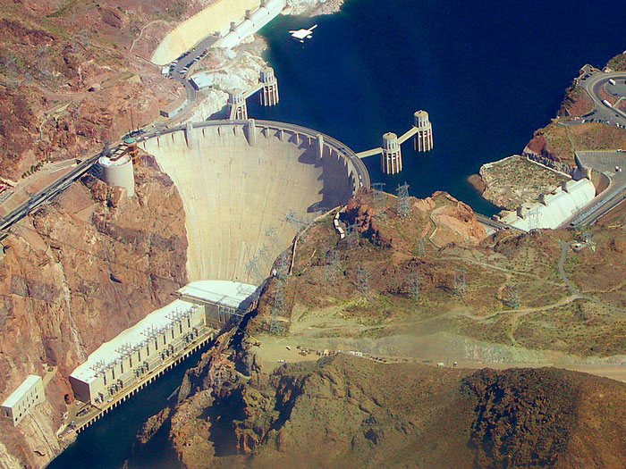 Presa mixta de arco-gravedad (Fuente. Wikipedia)