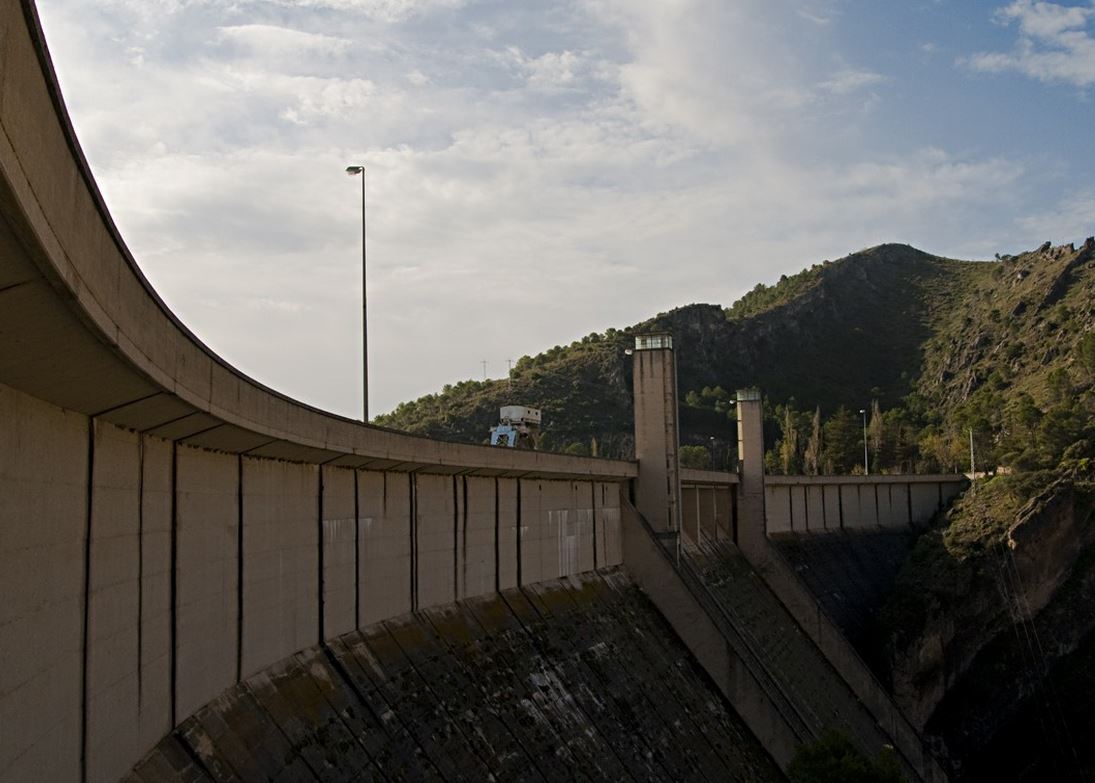 Presa del embalse de Buendía