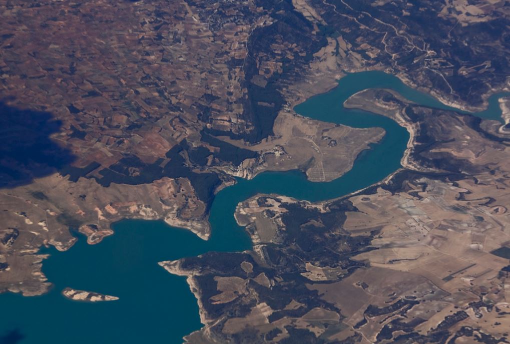 Vista aérea del embalse entre La Isabela y Ercávica